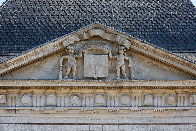 Chateau du Champ de Bataille-007